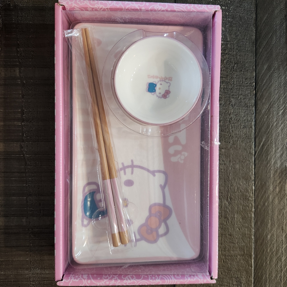 Hello Kitty Pink Dinnerware Set